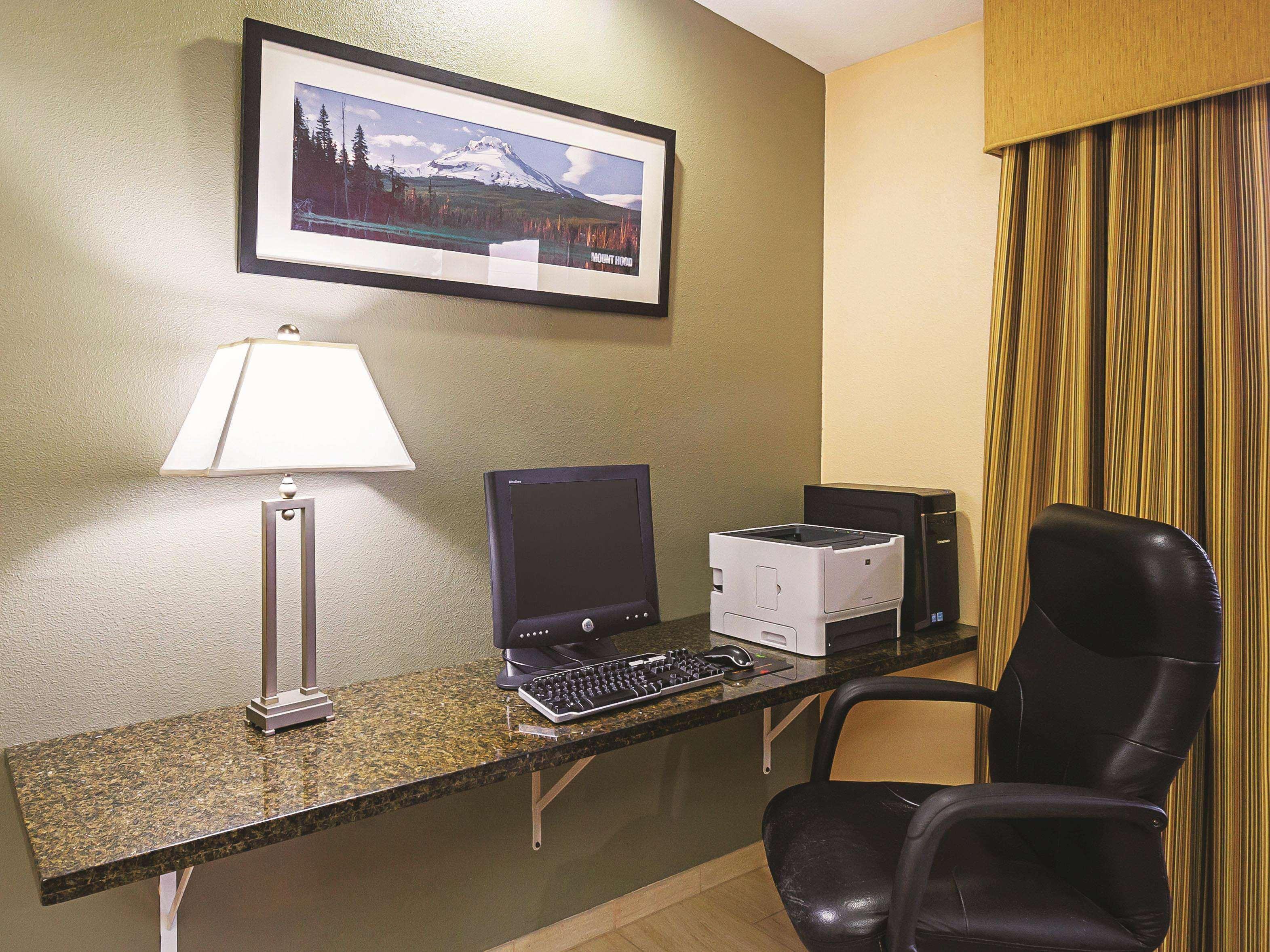 Hotel La Quinta By Wyndham Woodburn Exterior foto